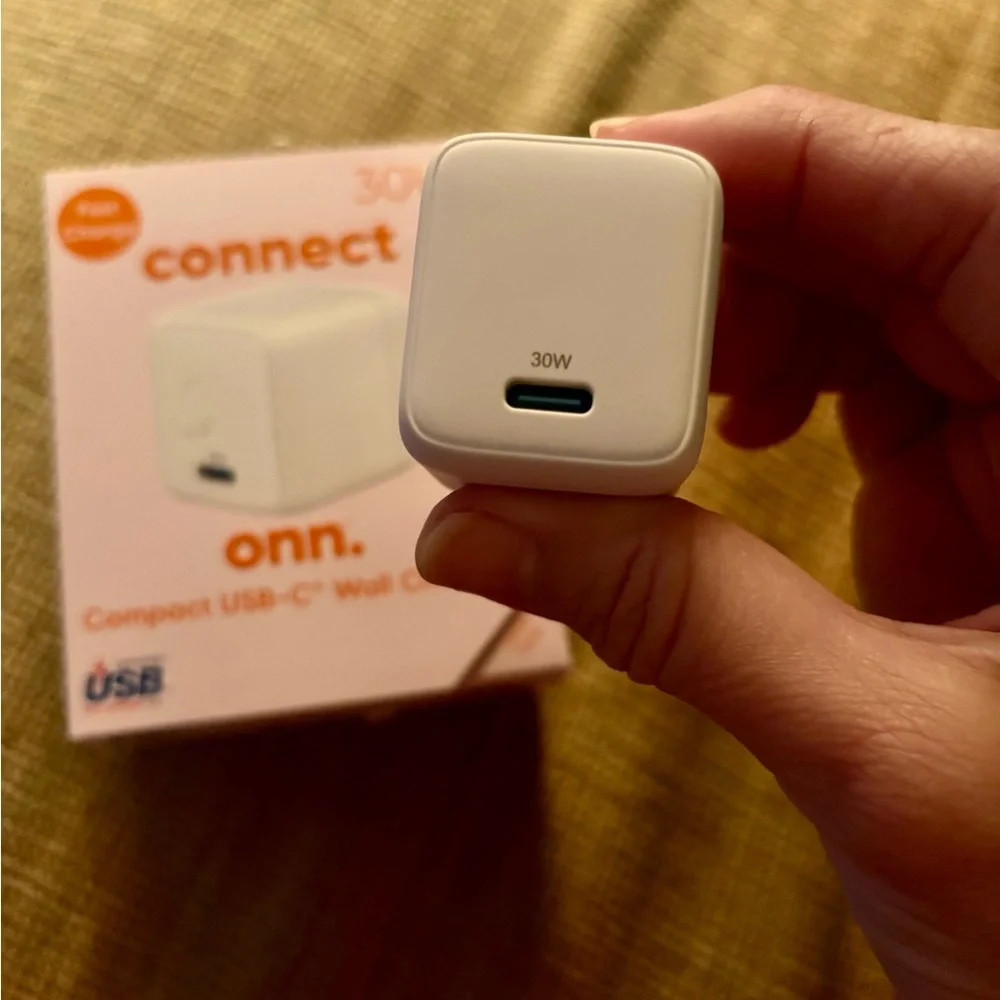 NEW Onn. 30W Wall Charger Unit with USB-C Port White, for iPhone iPad Smartphone